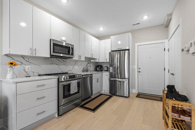 Building Photo - 1638 K St NE