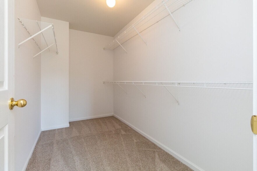 Building Photo - 422 Old Pine Way