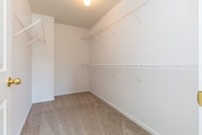 Building Photo - 422 Old Pine Way
