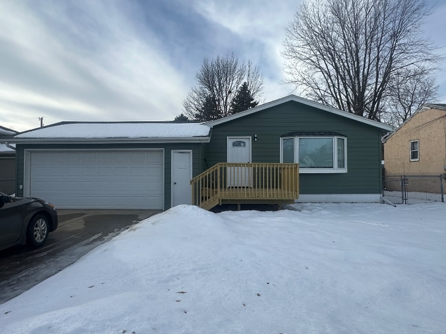 Building Photo - 3019 S Prairie Ave