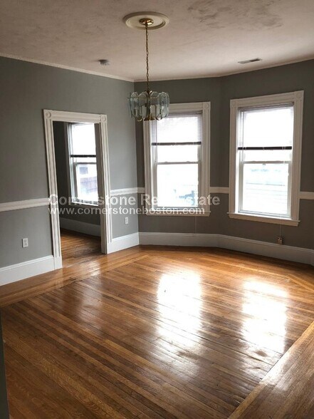 Building Photo - 122 Calumet St