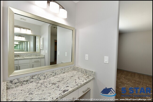 Building Photo - 13744 Flora Vista Ave