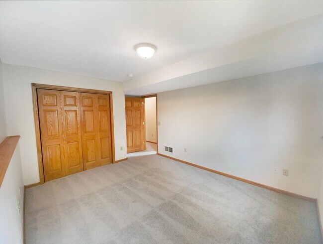 Building Photo - 3647 Ironwood Ct SW