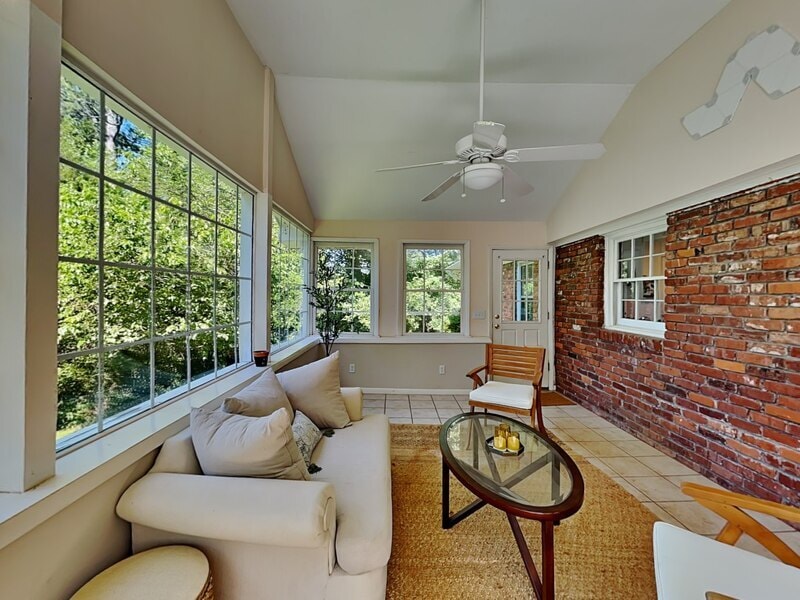 Building Photo - 456 Mark Ave