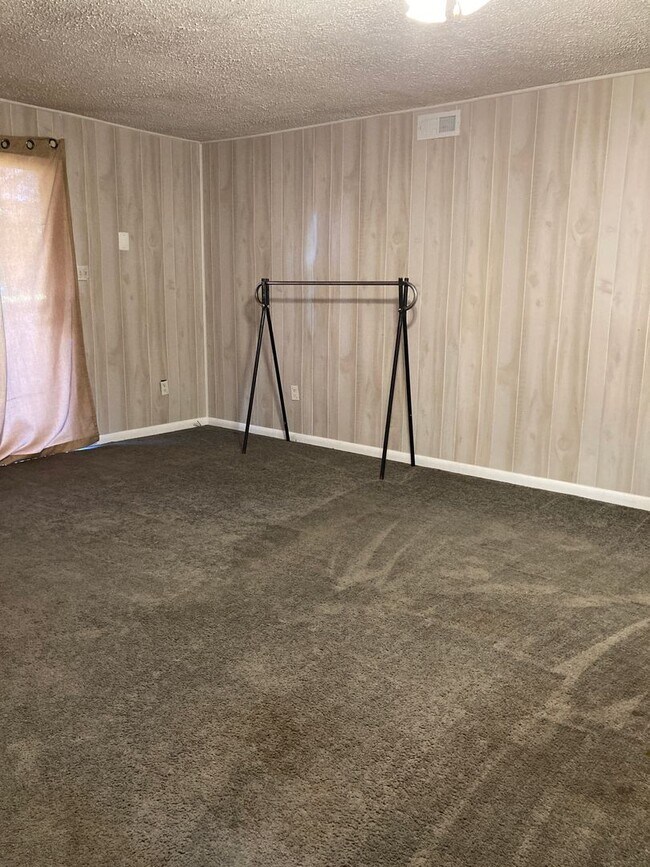 Building Photo - Spacious 3-bedroom, 2-bathroom townhouse available in Edgewood, MD.