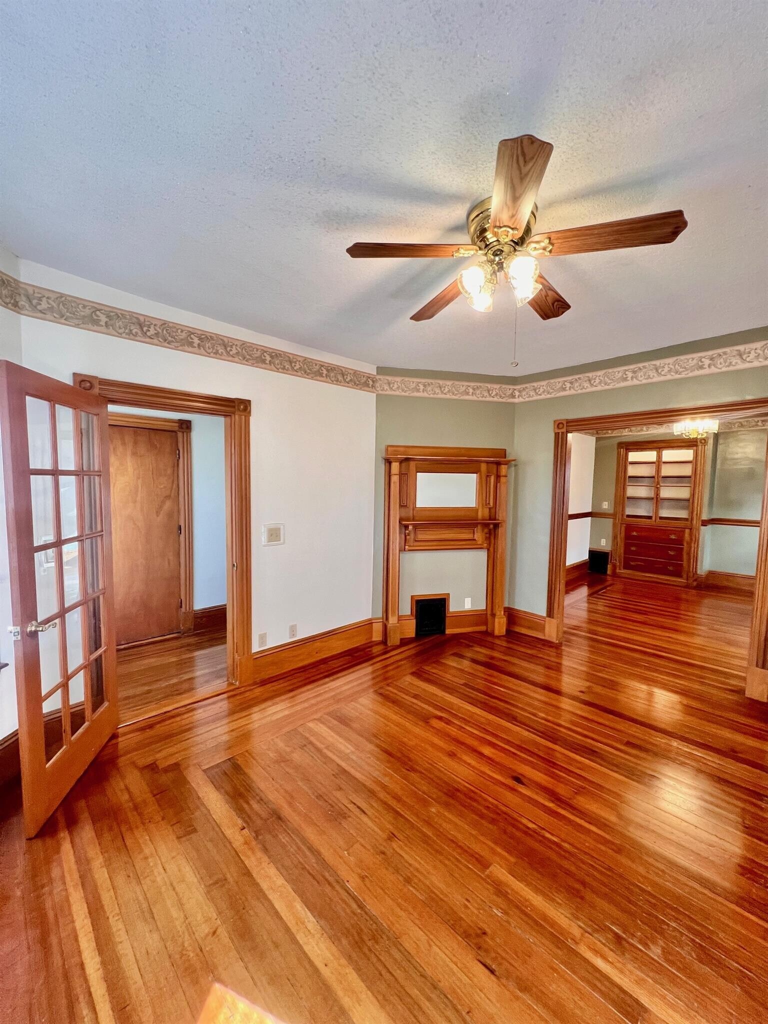 Building Photo - 22 Temple St