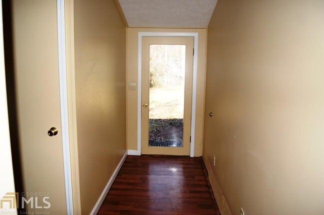 Building Photo - 294 Longview Dr