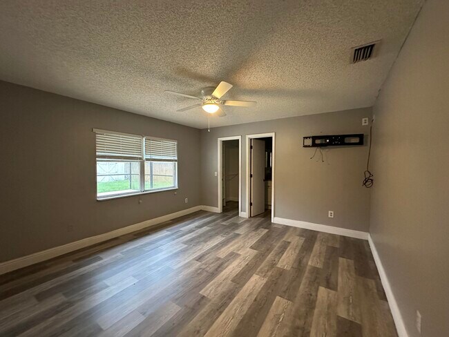 Building Photo - 2230 SE Dill Ln