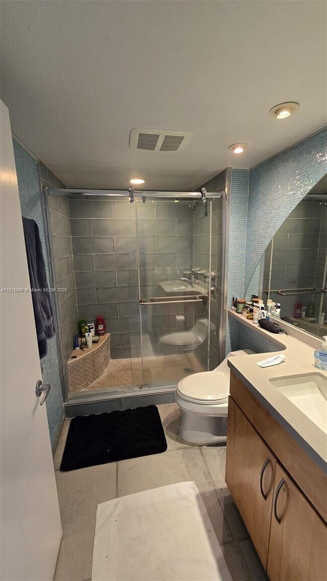 Building Photo - 1155 Brickell Bay Dr