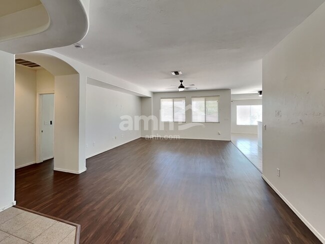 Building Photo - 7626 E Shadybrook Ln