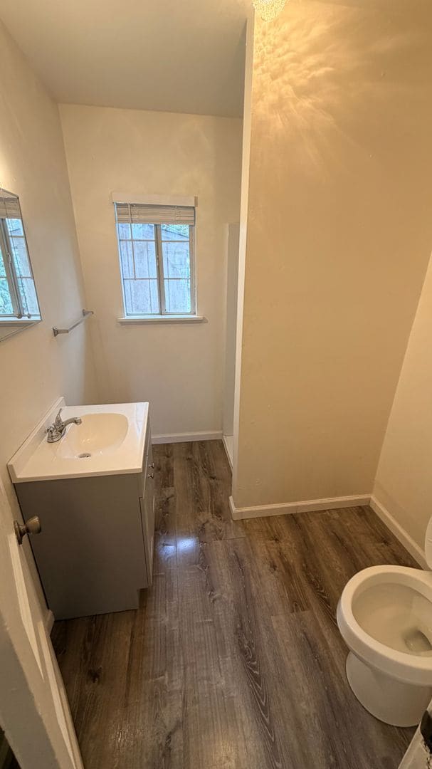 Building Photo - 924 E Yosemite Ave