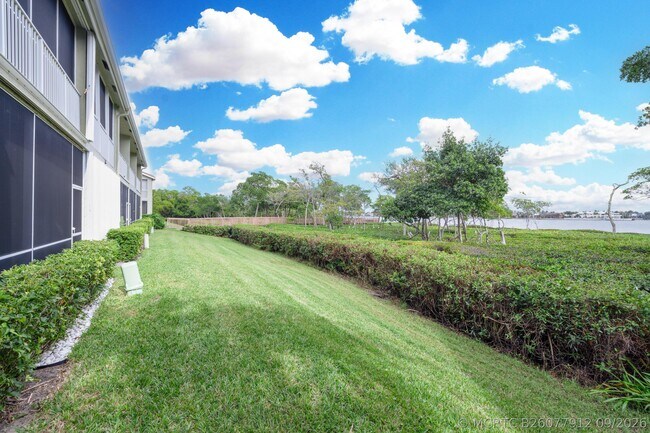 Building Photo - 88 N Lakeshore Dr