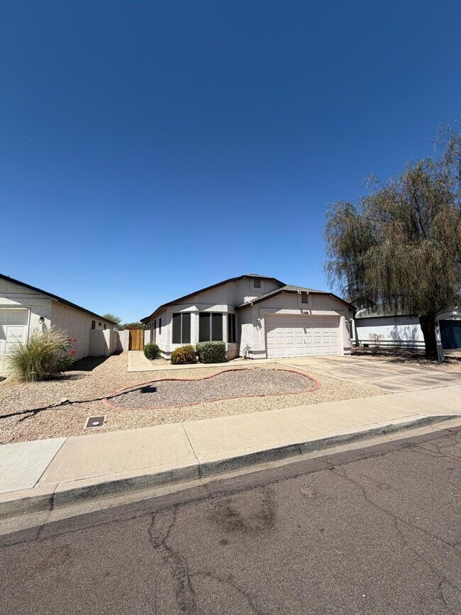 Building Photo - 15012 N 85th Dr