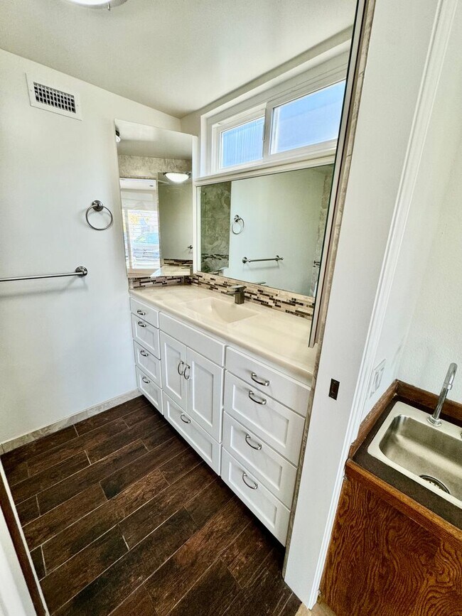 Building Photo - Charming Single Story Upgraded East End Home