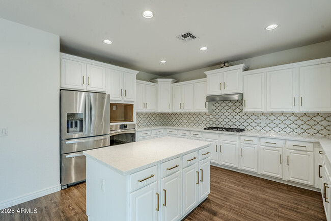 Building Photo - 2744 E Donato Dr