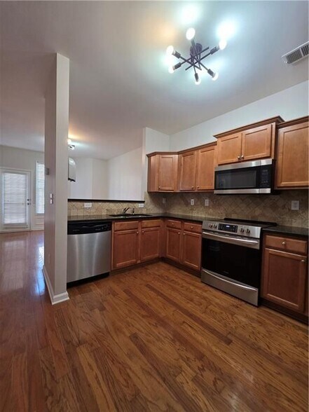 Building Photo - 3090 Branham Dr