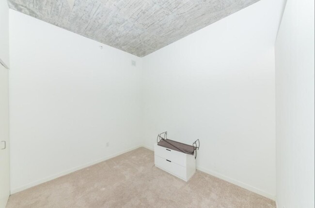 Building Photo - 2 bedroom in Chicago IL 60605