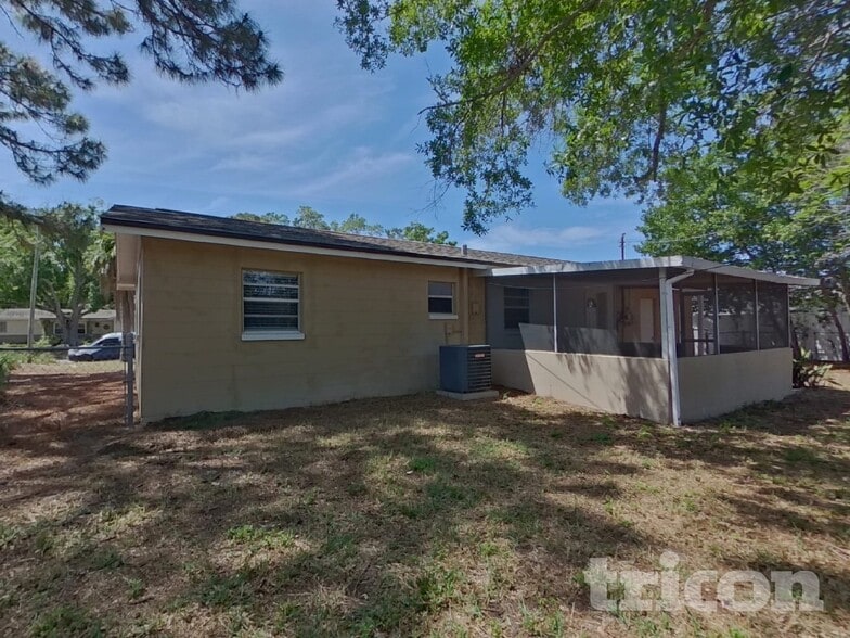 Building Photo - 2147 66th Ave S