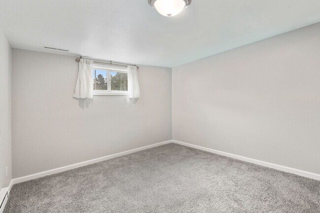 Building Photo - 4875 Garden Trail