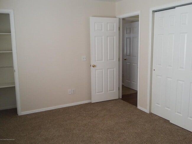 Building Photo - 415 Columbine Dr