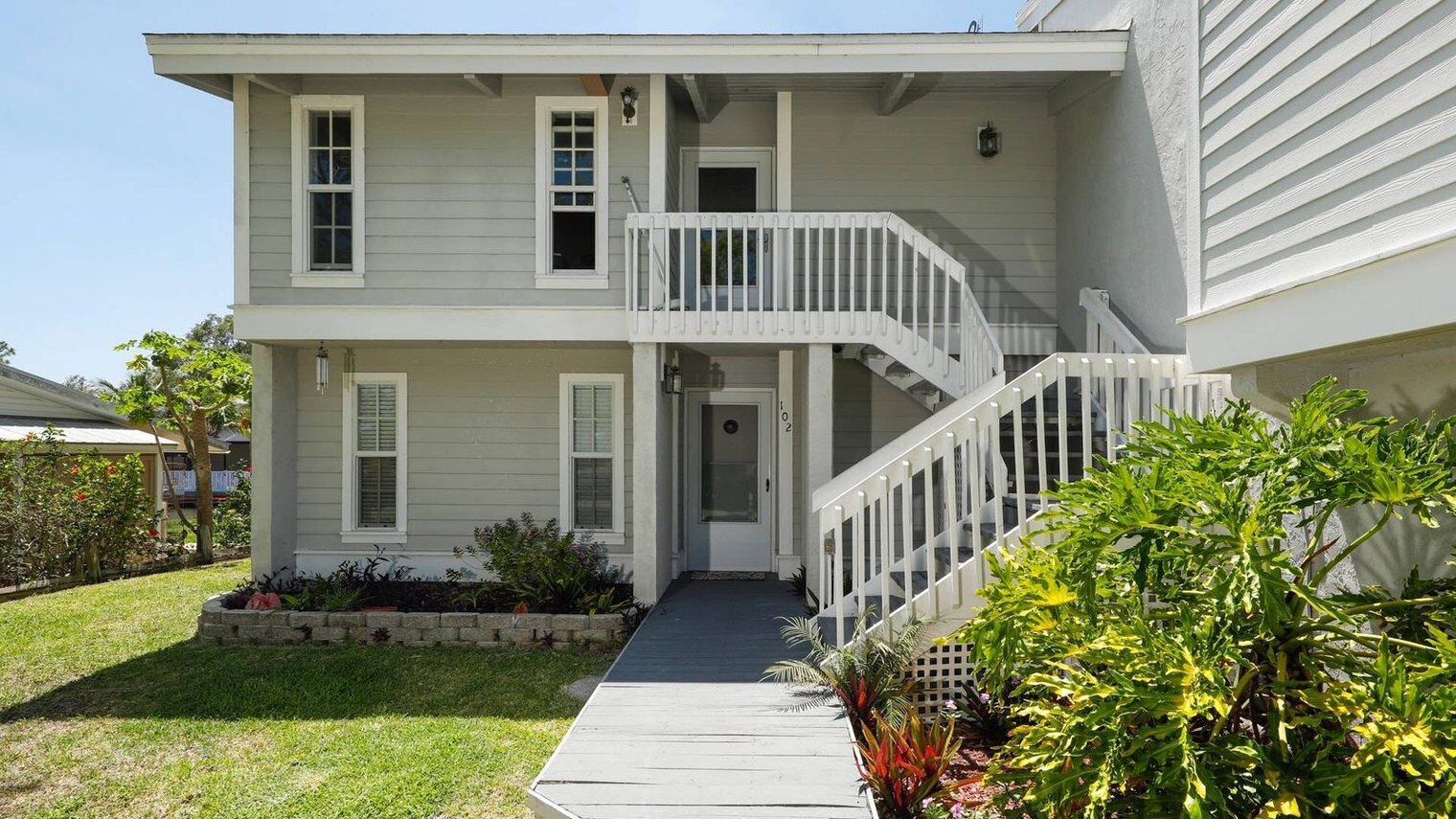 Building Photo - 9141 Lake Dr