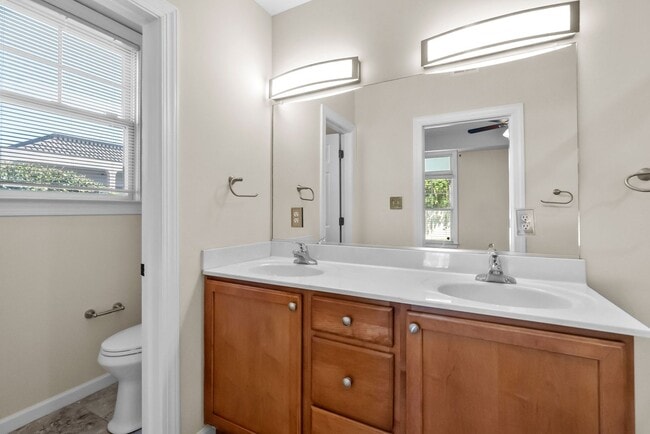 Building Photo - Norfolk Condo!