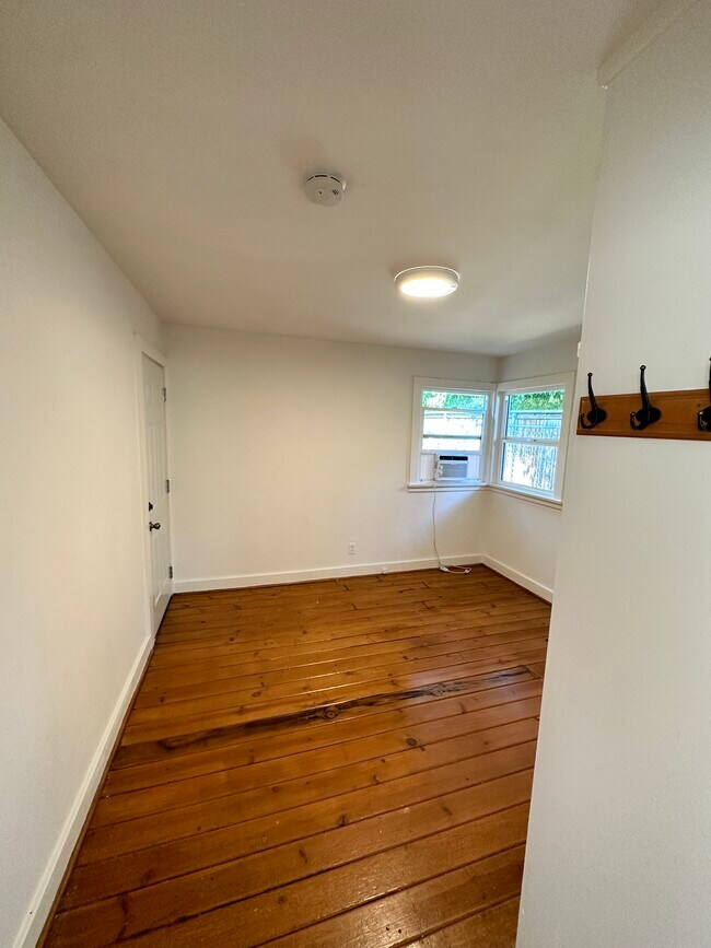 1st bedroom - 189 S Roosevelt Ave