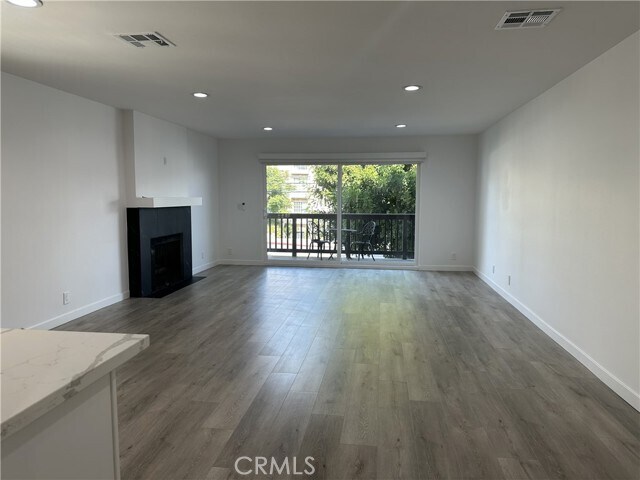 Building Photo - 11438 Moorpark St