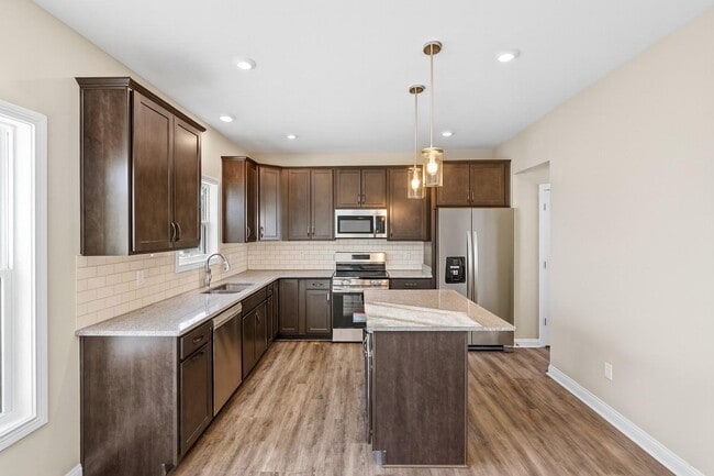 Building Photo - 441 Friendly Ave