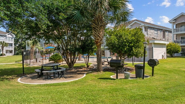Building Photo - 1 Bedroom Condo in Myrtle Beach with Elevator