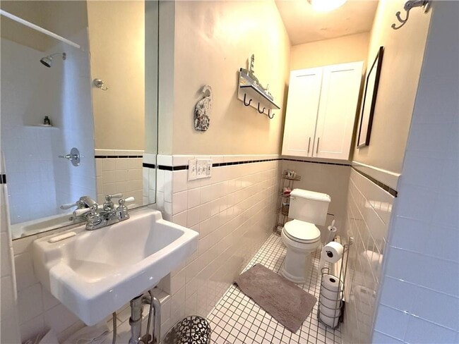 Building Photo - 3 Howard St