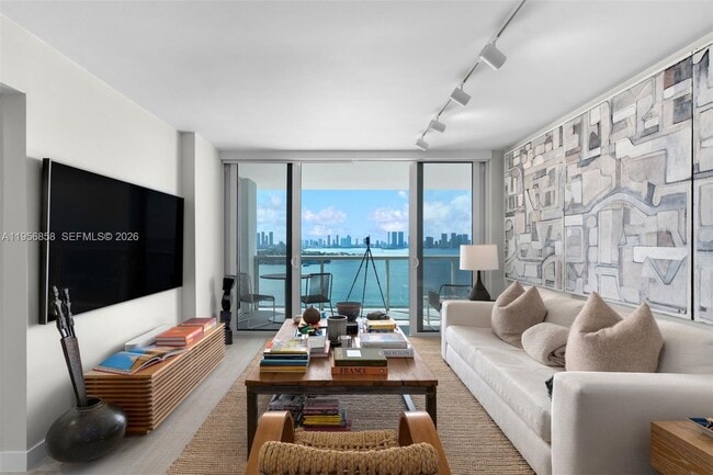 Building Photo - 1900 Sunset Harbour Dr