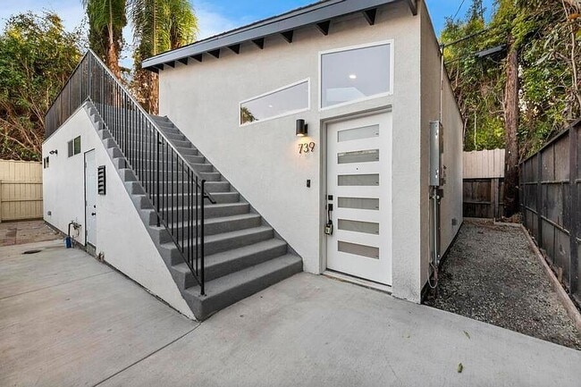 Building Photo - 739 N Formosa Ave