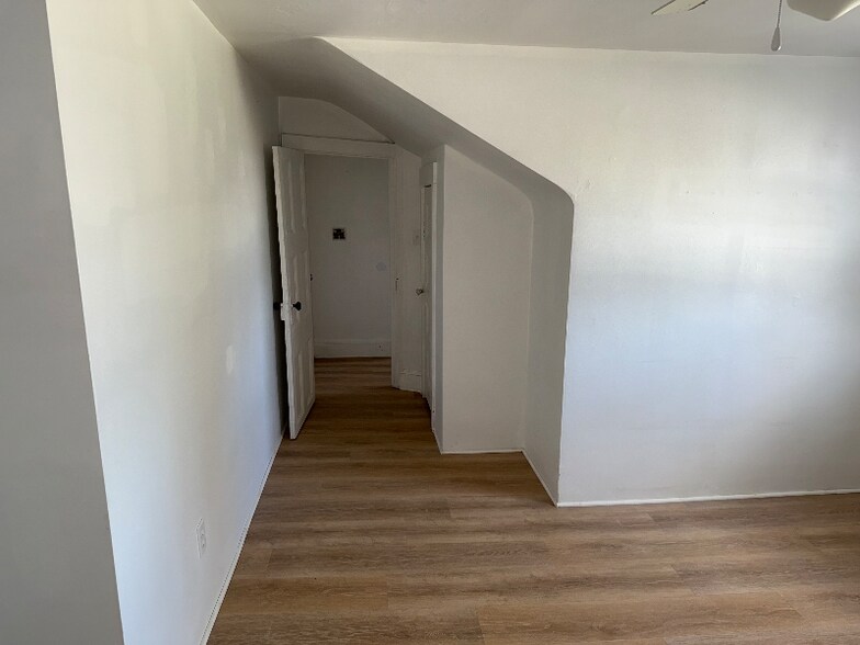 Building Photo - 564 S Main St