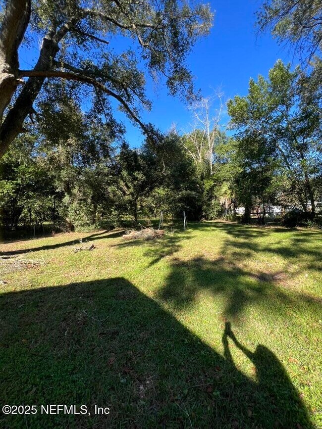 Building Photo - 8095 Lourdes Dr W