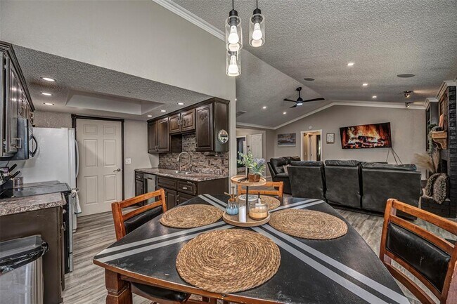 Building Photo - 8421 Woodhue Dr