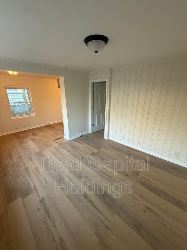 Building Photo - 832 E Brookline St