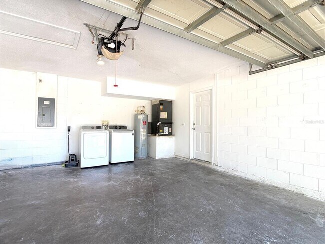 Building Photo - 781 Palmera St