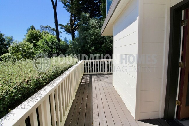 Building Photo - Charming 1BD/1BA in Mill Valley - Bay View...