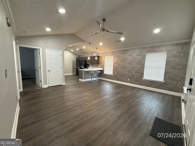 Building Photo - 215 Autumn Lake Way