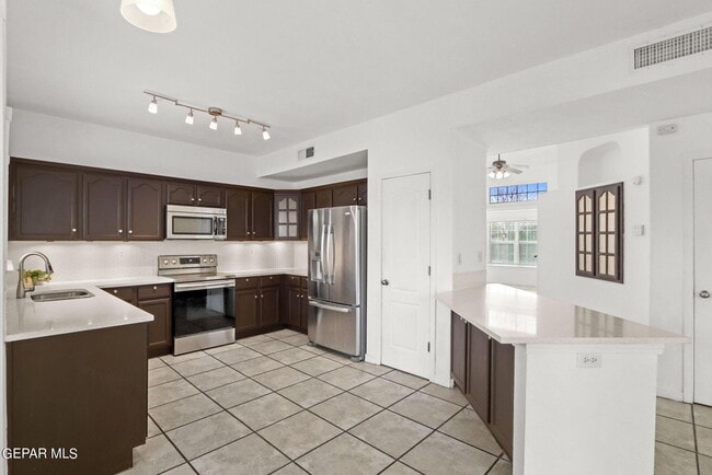 Building Photo - 636 Paseo Hermoso Dr