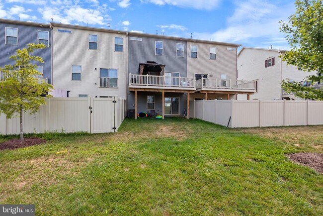 Building Photo - 7232 Bodkin Wy