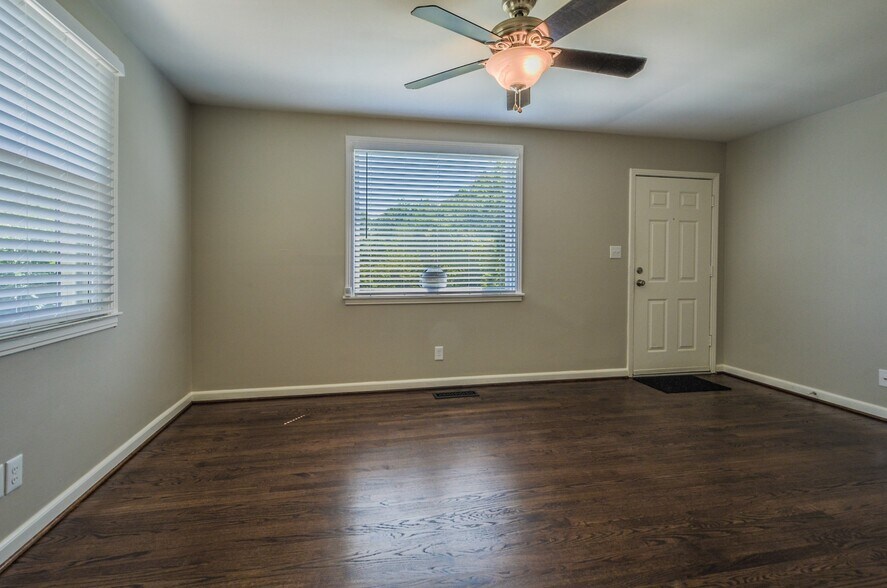 Building Photo - 5015 Packard Dr