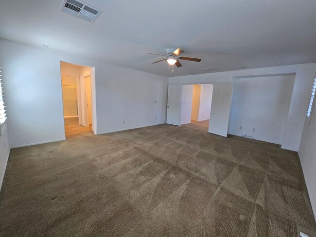 Building Photo - A Fabulous 5 Bedroom Home in Henderson