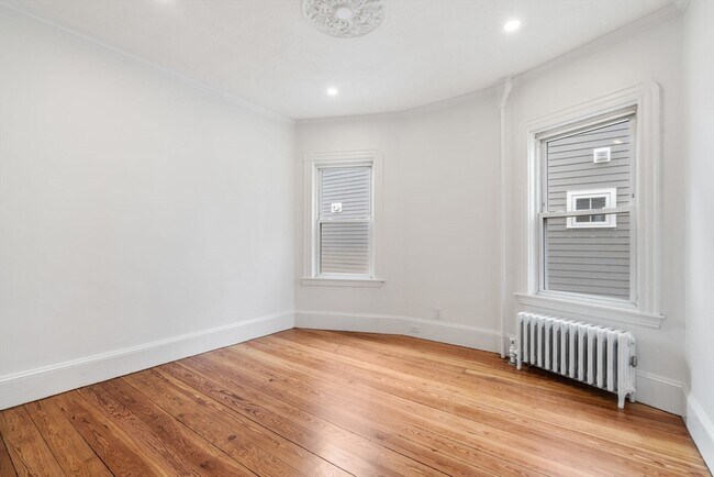 Building Photo - 93 Sydney St