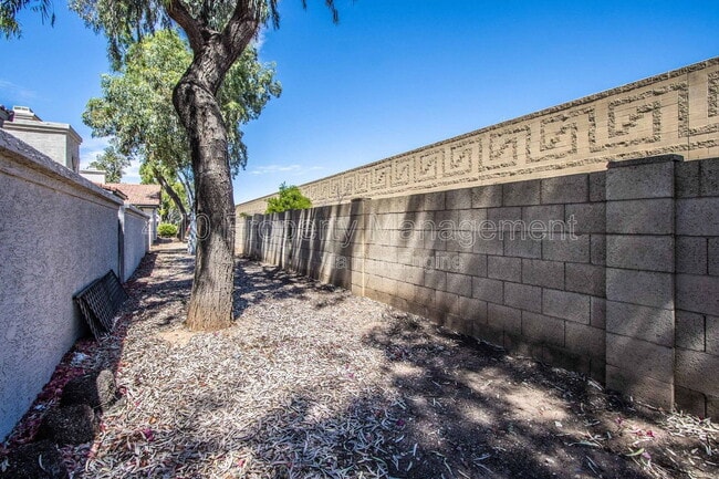 Building Photo - 1718 S Longmore