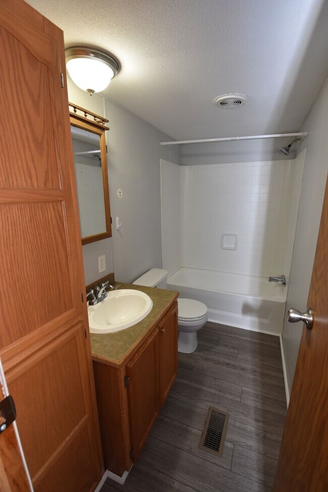 Building Photo - 2 Bedroom Waterfront Home in Riley Village