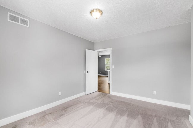 Building Photo - 866-868 Ellsworth Avenue