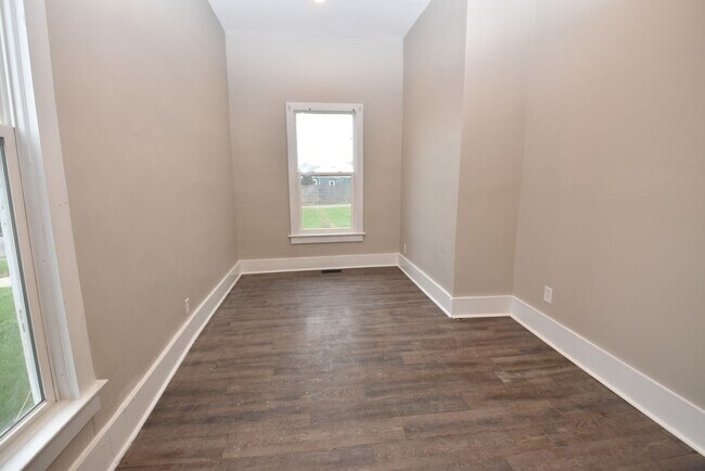 Building Photo - 434 W Lawrence St