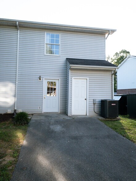 Building Photo - 152 Gray Station Rd